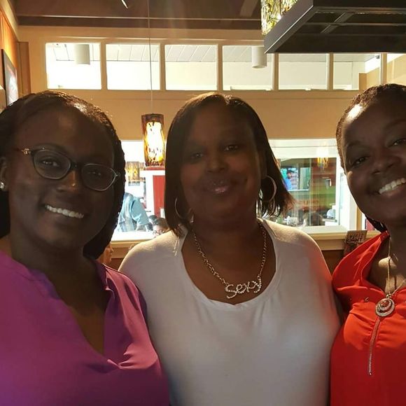 Meet your Posher, Tierra - Picture 1 of 1